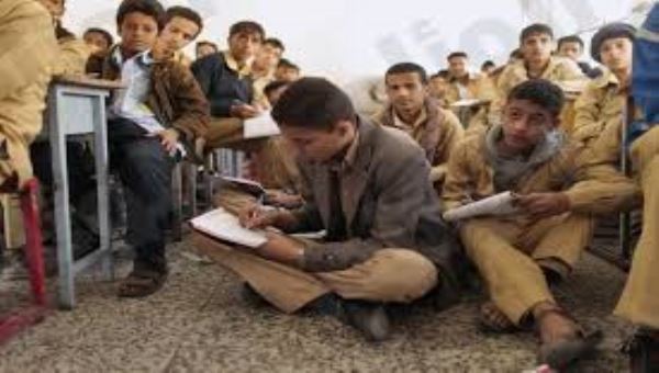 الحوثي يمنع 50 ألف طالب من مواصلة تعليمهم