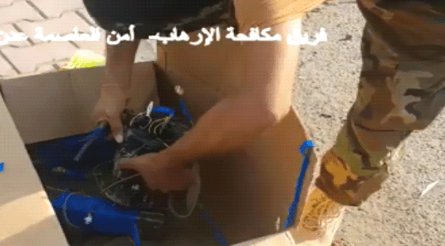 فيديو/ لحظة ابطال عبوة ناسفة من قبل مكافحة الارهاب في #عدن