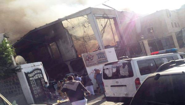 فيديو/ عشرات القتلى والجرحى في تفجير استهدف قيادات المليشيات في #صنعاء