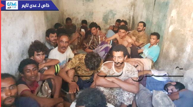 صور حصرية.. عشرات الاسرى الحوثيين في #حيس المحررة #الحديدة