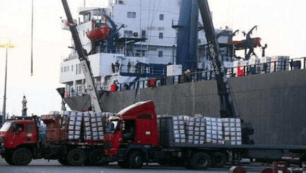 باخرة اماراتية رابعة تحمل 750 طنا من المساعدات لإغاثة سقطرى