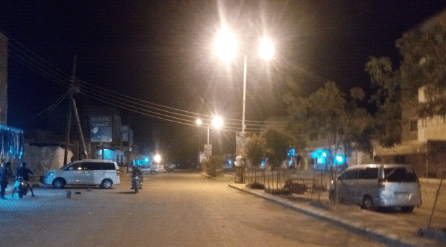 مبادرة شبابية لإضاءة الشارع العام في زنجبار بابين 