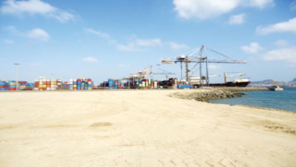 بعد تحرير المدينة ... ميناء عدن يستعيد نشاطه الدولي