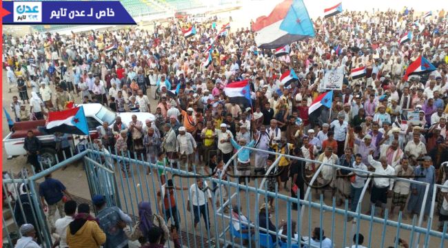 حشود ضخمة للانتقالي في لحج.. والزبيدي: سننتزع حقوقنا وما يحدث سحابة صيف ستزول( صور) 