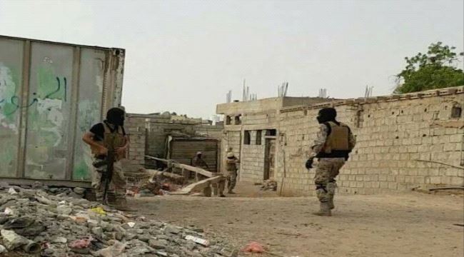 قوة مكافحة #الإرهاب تعتقل المسؤول الأول عن عمليات تجنيد الانتحاريين من عدن لصالح تنظيم " داعش" 
