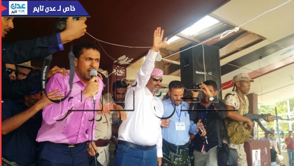 عاجل.. محافظ عدن يشارك بمليونية "خيارنا تحرير واستقلال الجنوب" (صورة)