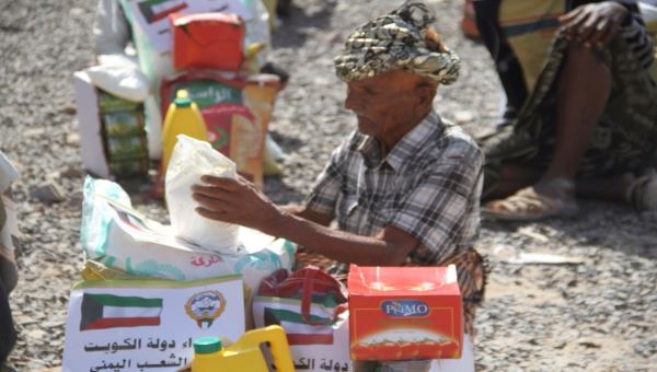 معونات غذائية لـ 4 آلاف أسرة من "ملاح لحج" ضمن حملة "الكويت إلى جانبكم"