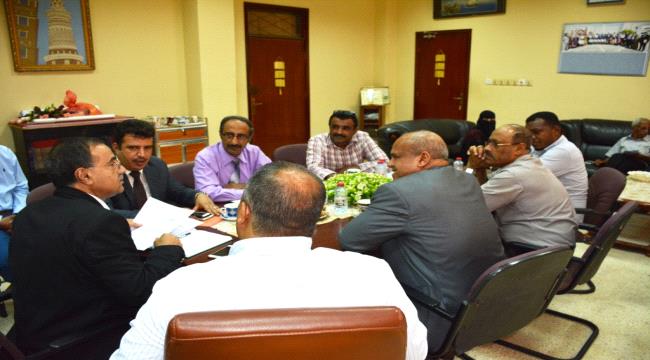 رئيس جامعة عدن يلتقي أعضاء الجمعية السكنية ومدير عام الهيئة اليمنية للمواصفات والمقاييس