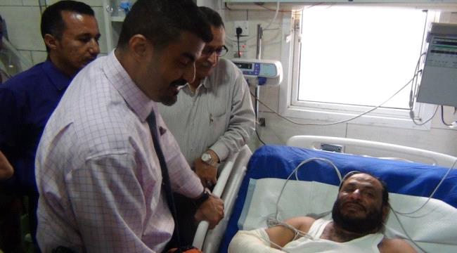 محافظ عدن يطمئن على صحة المرضى في مستشفى النقيب
