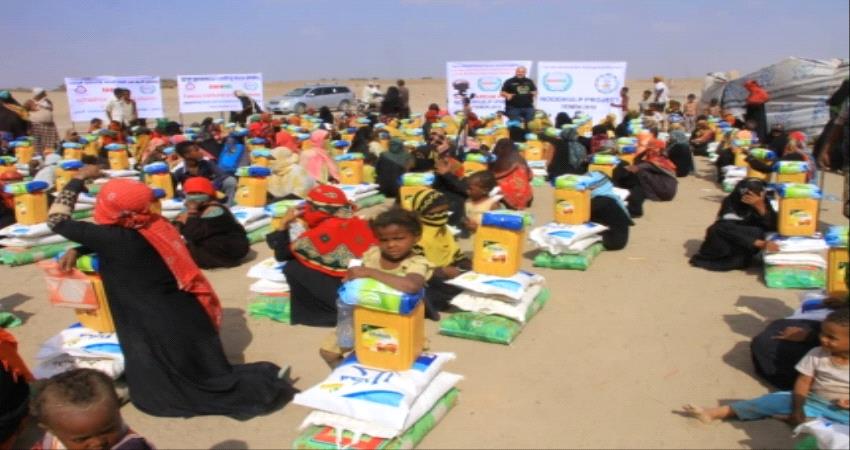توزيع 788 سلة غذائية بمخيمات النازحين في عدن ولحج 