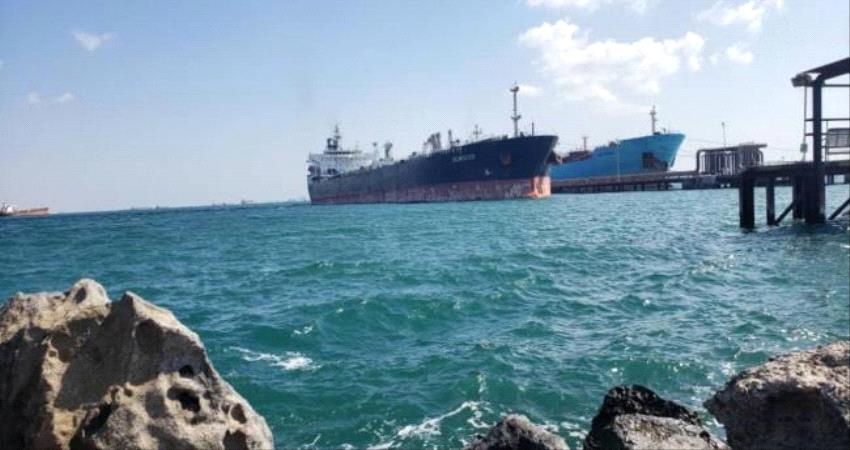 ميناء الزيت بعدن يستقبل  شحنة المشتقات النفطية الثالثة المقدمة من المملكة