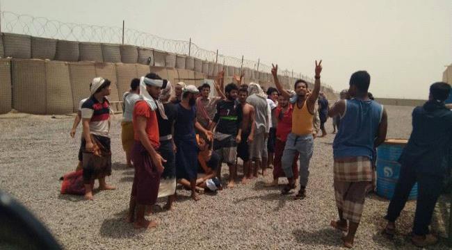 السلطات الأمنية تفرج عن 46 معتقلا من سجن بئر احمد بعدن
