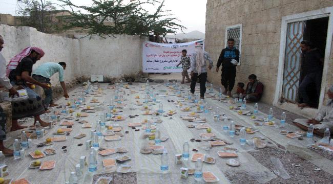 الهلال الإماراتي ينفذ إفطارا جماعيا لأهالي حي الإسكان بضالع 