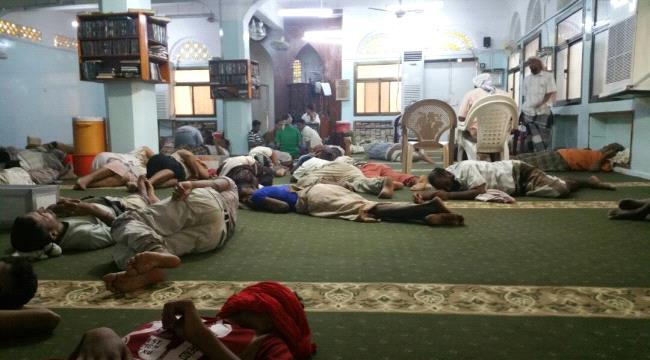 لحج: المساجد ملاذ الفارين من جحيم انطفاءات الكهرباء