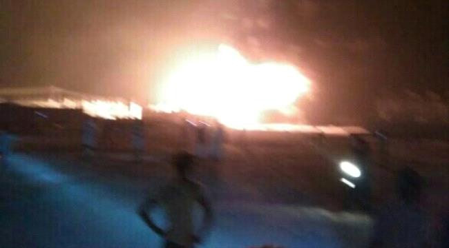 عدن: اندلاع حريق هائل في خزانات وقود بالبريقة