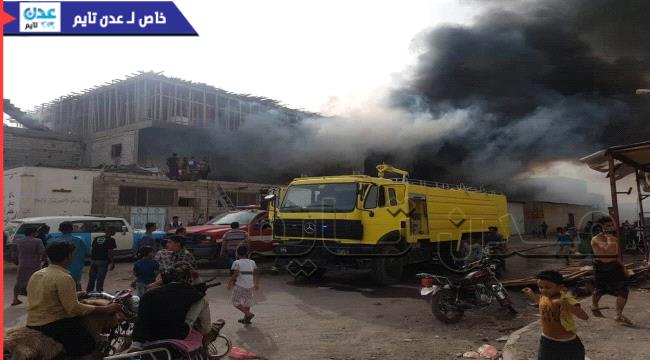 عدن .. حريق هائل في الشارع الرئيسي بالمنصورة (صور)