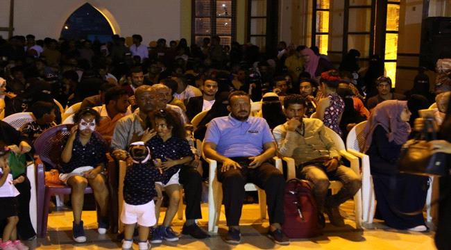 كريتر تحتضن مهرجان فرحة عدن بحضور رسمي وشعبي
