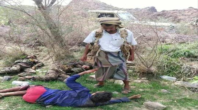 صور.. شاهد ماذا تفعل #المقاومة_الجنـوبية بمقاتلي #الحـوثي الذين يقعون في قبضتها!