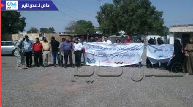 عدن: موظفو النقل يؤكدون رفضهم قرارات الوزير الجبواني