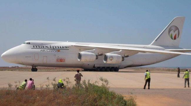  صور- طائرات مساعدات اماراتية تصل سقطرى عقب #اعصار_ماكونو
