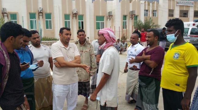 محافظ سقطرى يتفقد المصابين بمستشفى الشيخ خليفة 