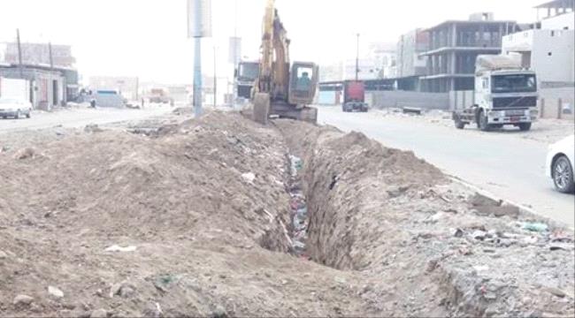 استئناف أعمال حفريات الصرف الصحي في الممدارة بالشيخ عثمان 