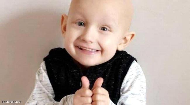 قبل وفاته بساعات.. "طفل السرطان" يعتذر لأمه