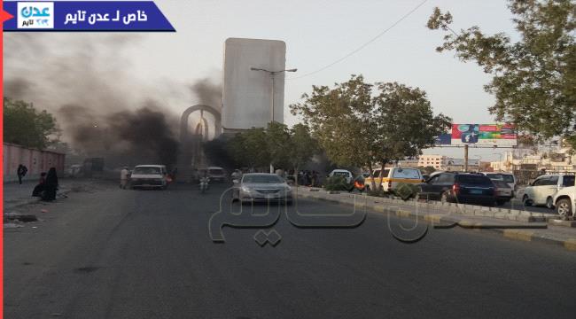 صور- محتجون يعاودون قطع الشوارع الرئيسة في عدن
