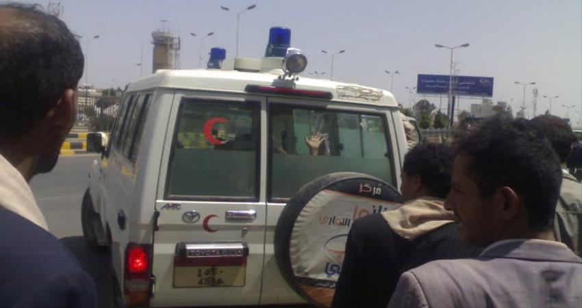 الميليشيات #الحـوثية تستولي على سيارات إسعاف لاستخدامها في القتال