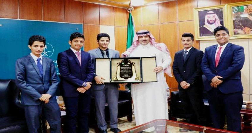 السفير السعودي يلتقي وفد حكومة شباب واطفال اليمن في #الريـاض
