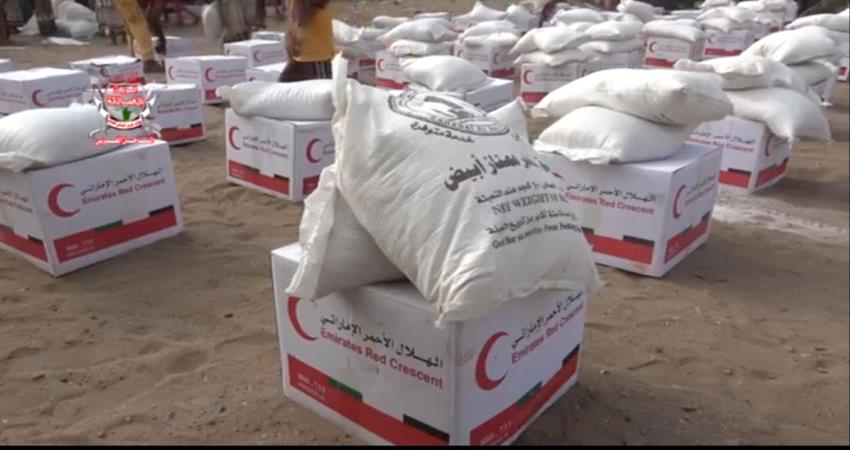 هلال #الامـارات يغيث سكان الدريهمي بـ 500 سلة غذائية بمحافظة الحديدة