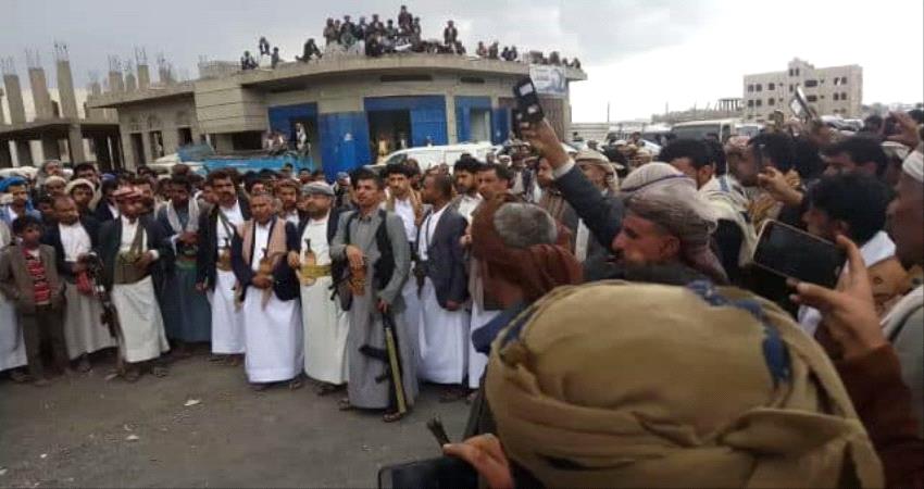 فيديو- قبائل عمران ترفض تحكيم قيادات #الحـوثيين وتواصل اعتصامها في #صنـعاء