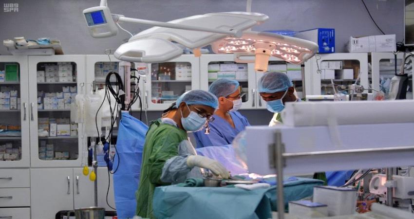 فريق طبي سعودي يجري عمليات قلب لأطفال يمنيين