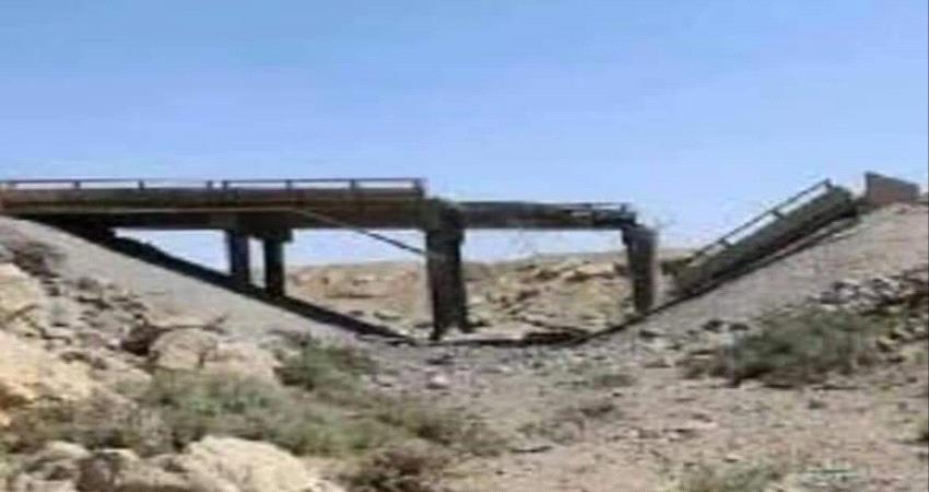 مليشيات #الحـوثي تفجر جسر يربط محافظتي #الضـالع وإب .. وتصعد بجبهات الحشاء