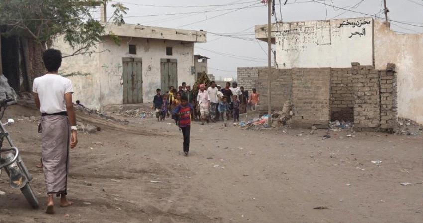 #الحـوثيون يفتحون نيران اسلحتهم على منازل المواطنين في التحيتا