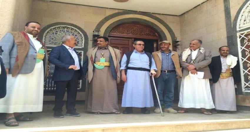 بعد ان فرص الرقابة عليهم..الحوثي يتوعد قيادات «المؤتمر» بمصير عفاش
