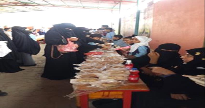 لحج: بازار خيري في إحدى مدارس تبن لتوفير الأدوية المجانية للمرضى والمعسرين