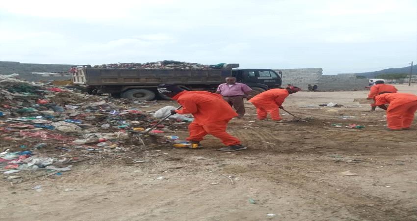 تواصل أعمال حملة النظافة الشاملة في عدن