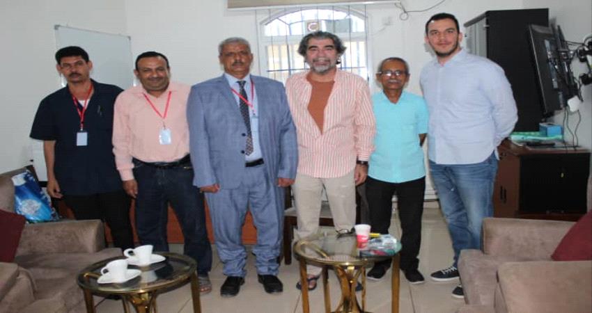 لقاء يجمع محافظ لحج مع مدير مكتب المبعوث الأممي لليمن في عدن