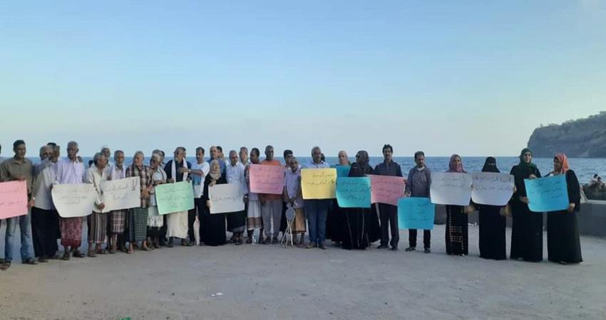 إستمرار الوقفات الإحتجاجية للدفاع عن متنفس أبو دست في عدن