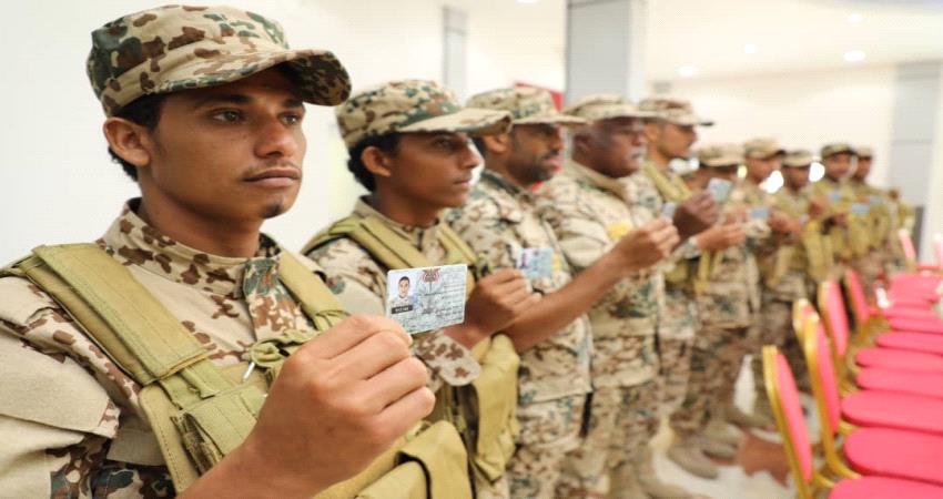 الفريق النخعي يدشن توزيع البطاقة العسكرية لمنتسبي اللواء الأول حماية رئاسية بعدن