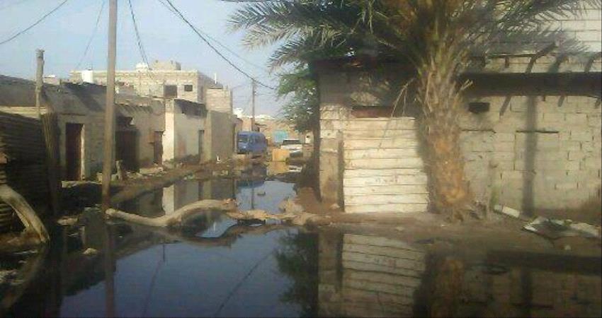 عدن: المجاري تغرق أحياء البساتين في عدن