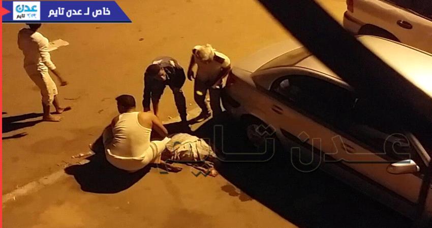 حصري- صور - جرح 4 شبان أحدهم إصابته خطيرة لسبب تافه في عدن