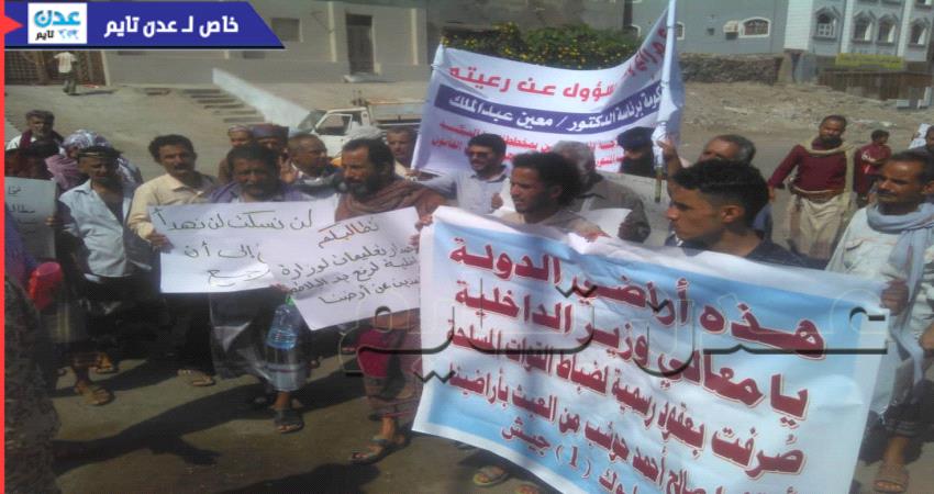 مسيرة لضباط الجيش والامن تطالب بتسليم اراضيهم في بير فضل والممدارة
