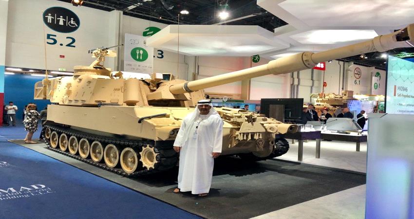رئيس الانتقالي ونائبه يزوران معرض الدفاع والتسلح بدولة الإمارات - صورة