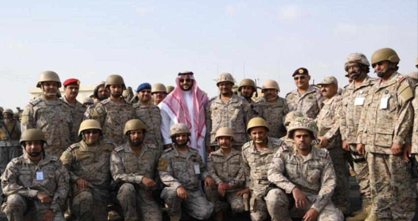 خالد بن سلمان يستهل نشاطاته نائبا لوزير الدفاع بزيارة الخطوط الأمامية للجبهة مع اليمن  