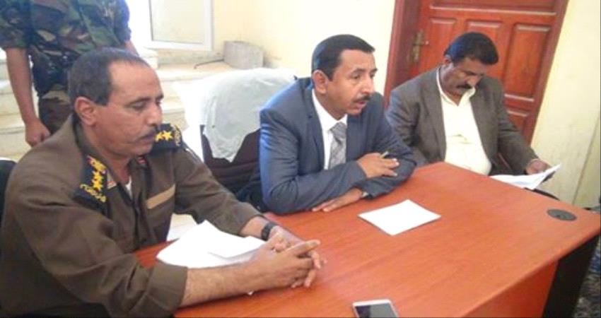 محافظ #شبـوة يحيل ثلاثة من موظفي الجوازات للتحقيق بتهم فساد