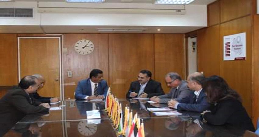 وزير الكهرباء يناقش ملفات الطاقة المتجددة خلال اجتماع في #القـاهرة