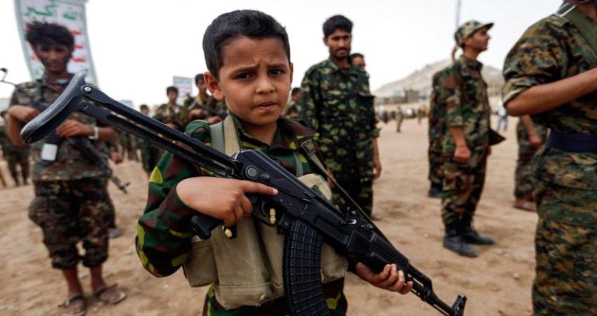 انتهاك جديد للطفولة.. #الحـوثيون ينشرون “ثقافة الموت” في المدارس (موسع)