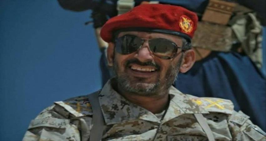 #الـرئيس_هادي يسلم قيادة عمليات الجيش للحرس الجمهوري